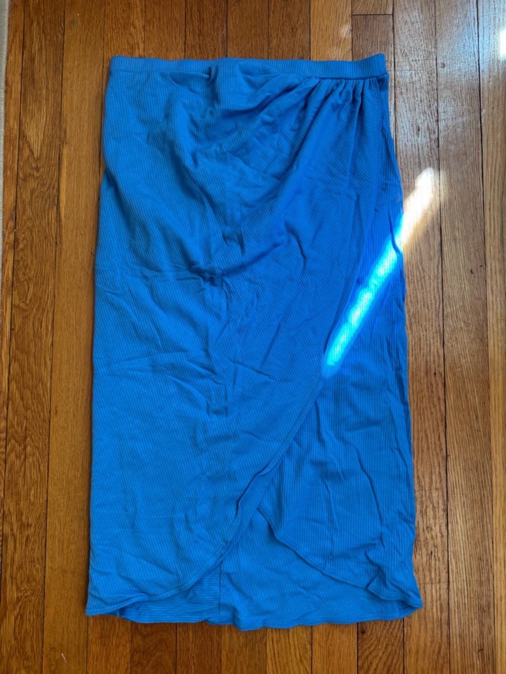 Monrow rib shirred midi skirt in blue size XL